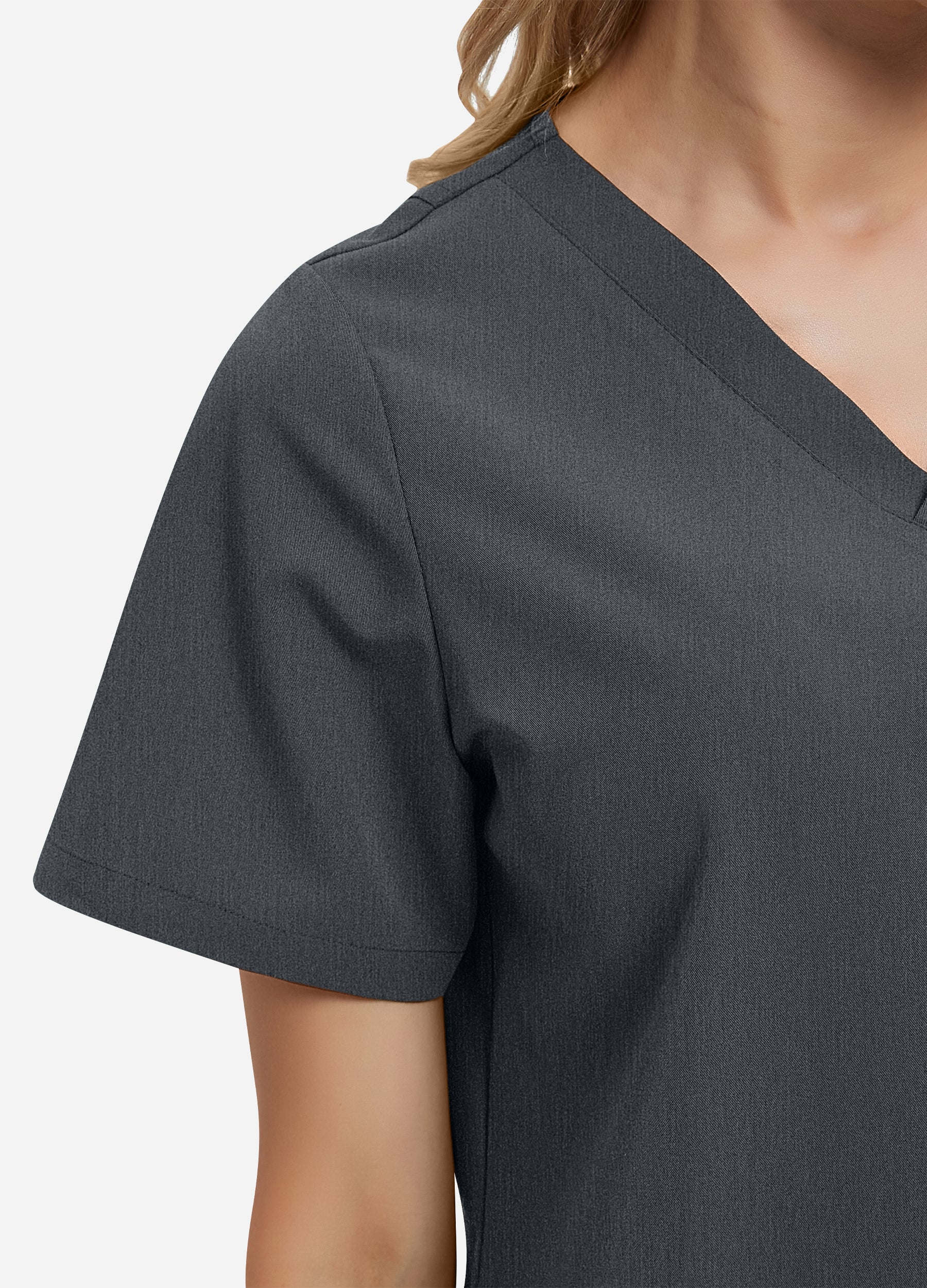 Haut d'uniforme médical galbé à 4 poches et encolure en V pour femme