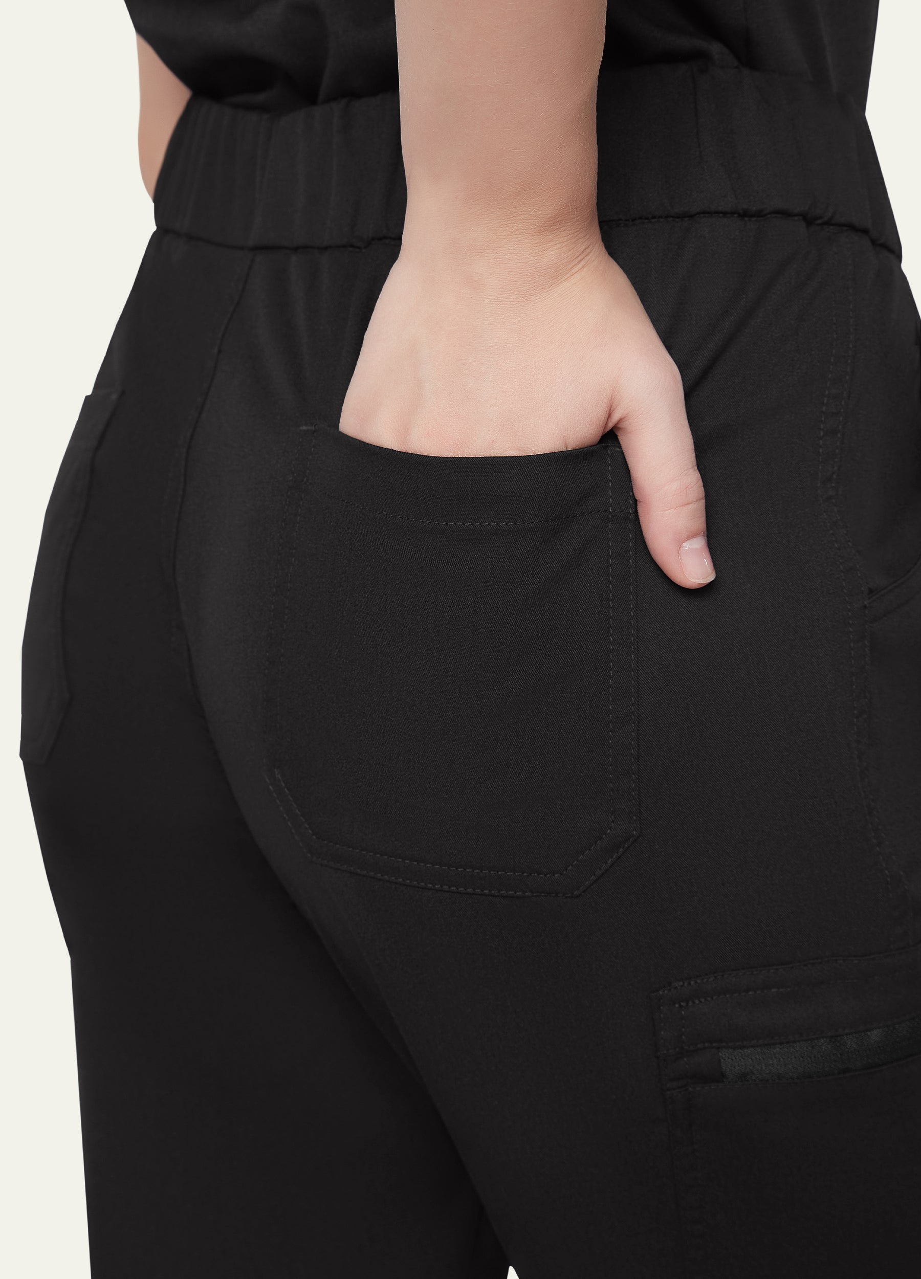 8-Pocket Tapered Scrub-Hose für Damen