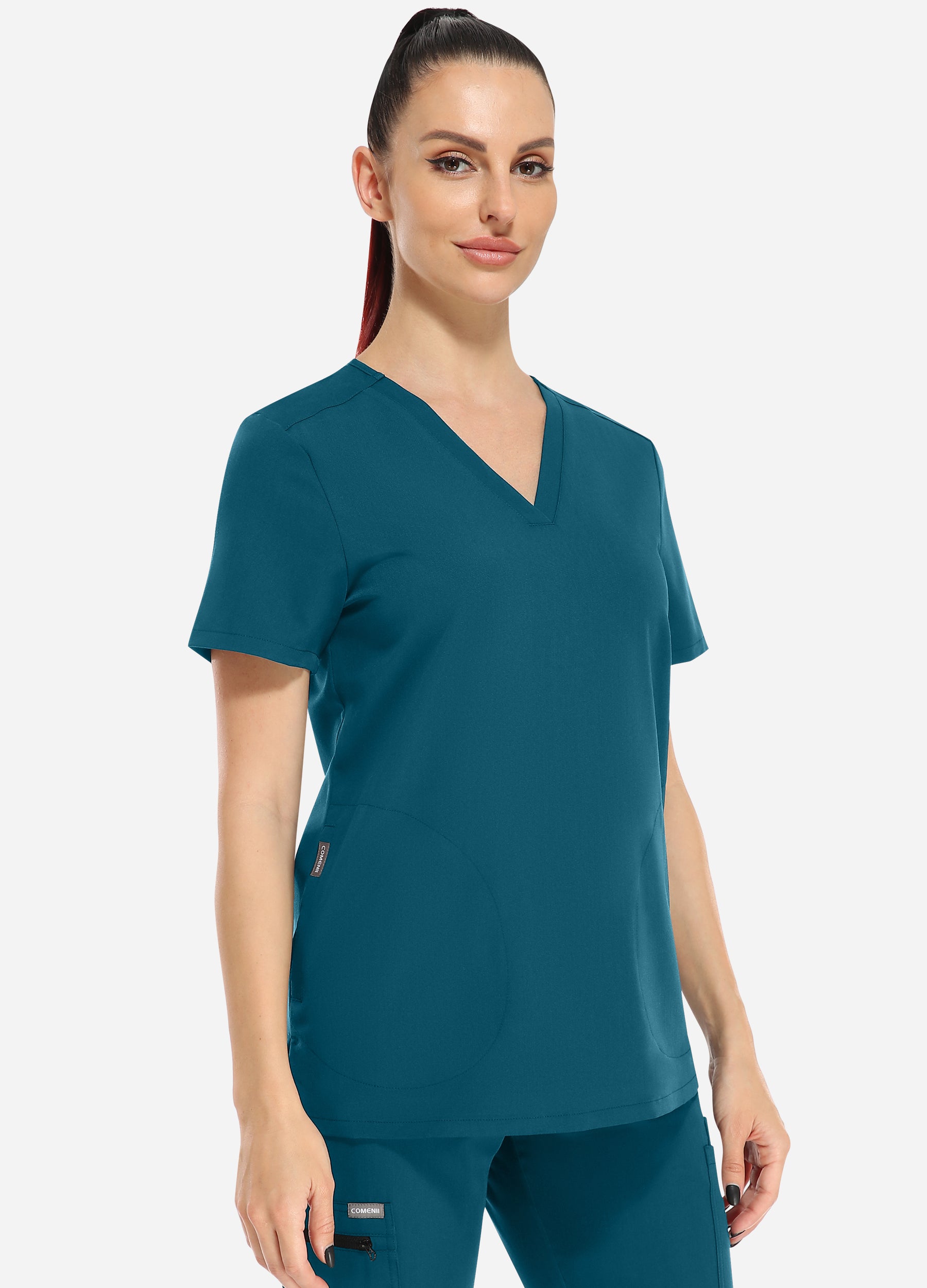 Blusa médica básica con 2 bolsillos y cuello en V para mujer