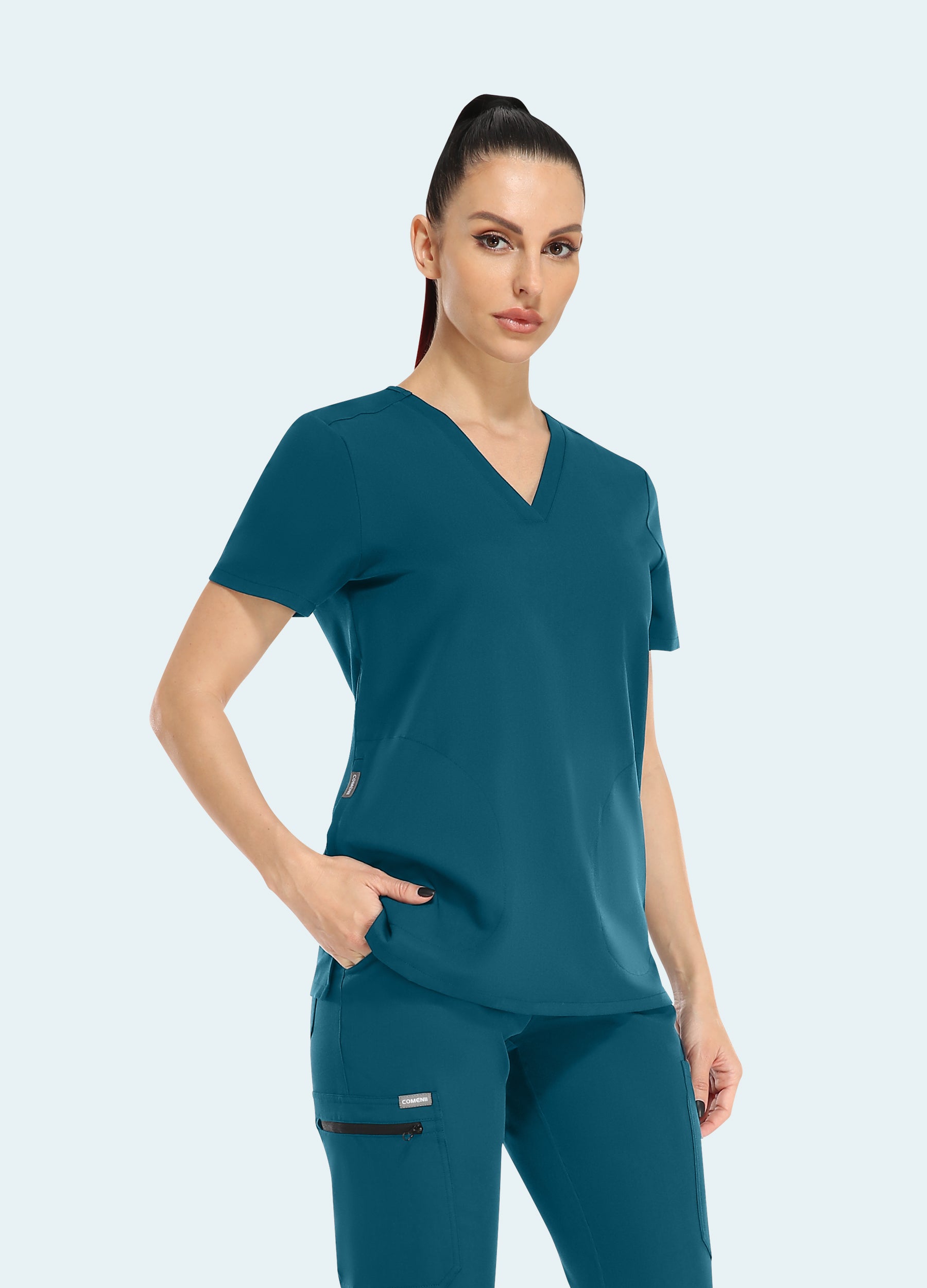 Top scrub basic da donna con 2 tasche e scollo a V